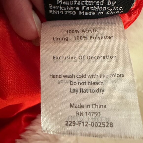 Hello Kitty Adult Hooded Wrap Scarf with Mittens - Picture 12 of 13